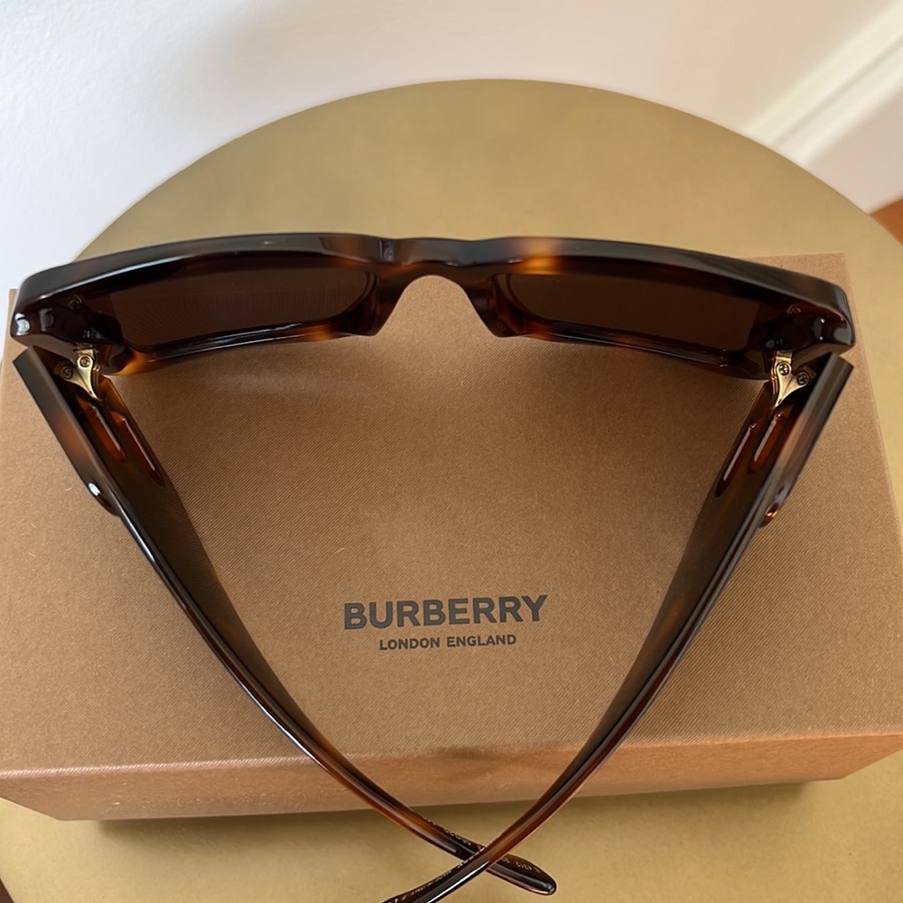 Burberry B Motif Square Frame Sunglasses - Picture 13 of 16